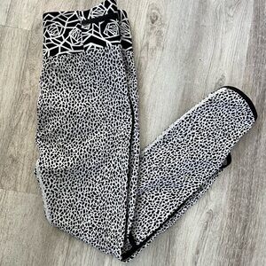 Lululemlon leggings 4 Real Quick Tight